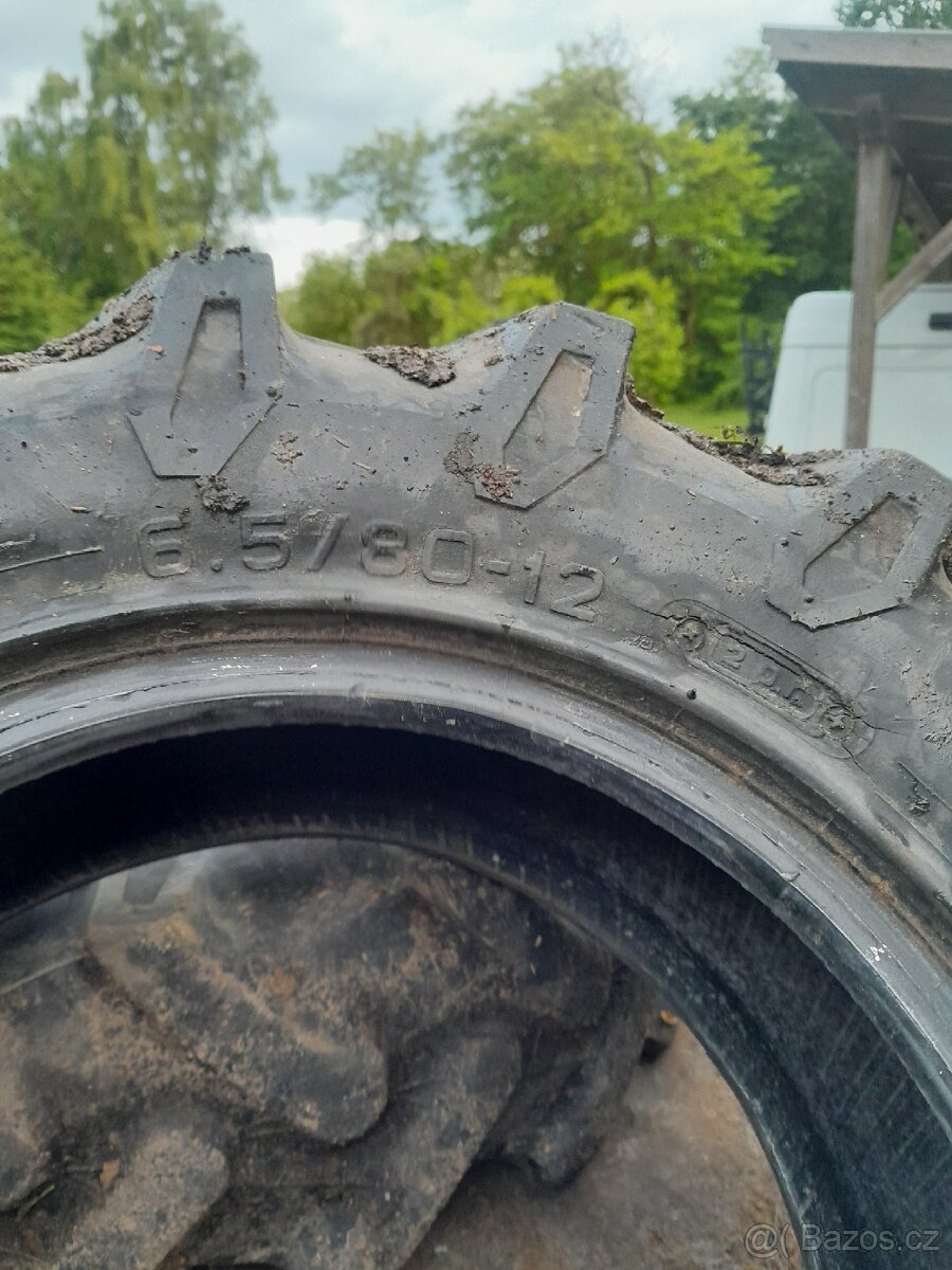 Pneu na malotraktor