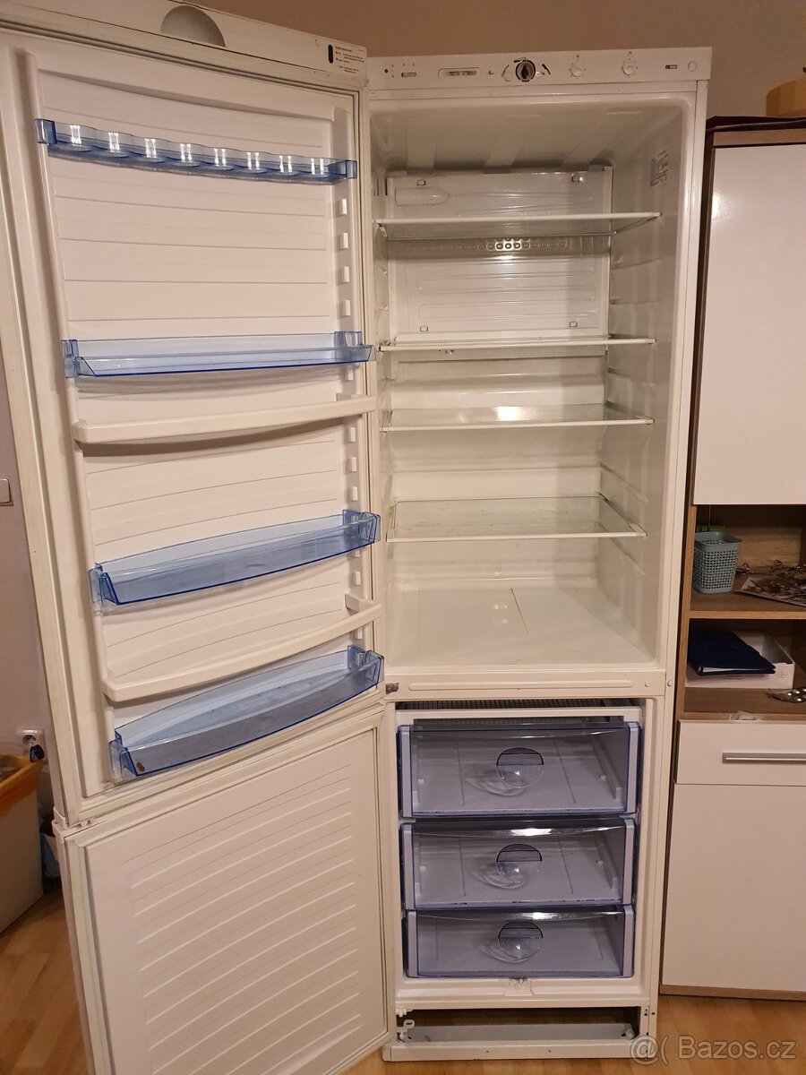 velká 200cm lednice A+ s mrazákem - dovoz autem