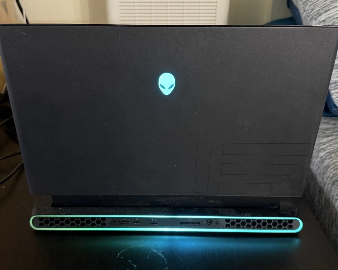Prodám Dell Alienware M15 R3