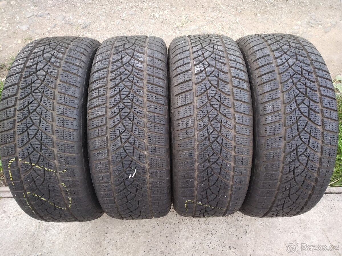 Prodám zánovní zimní pneu GoodYear 235/50/19