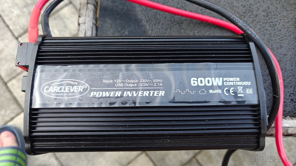 Měnič napětí 12V / 230V 600W + USB