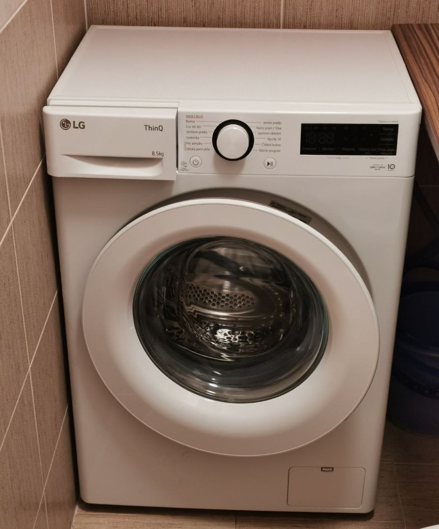 Pračka LG FA2S8V3GY3W (parní), záruka do 7/2026
