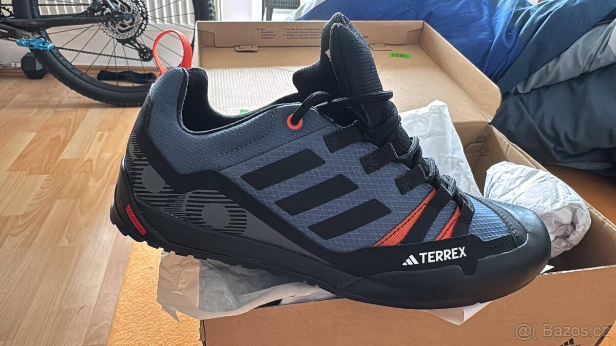 Boty Adidas 0,5 hod. nošené malé číslo