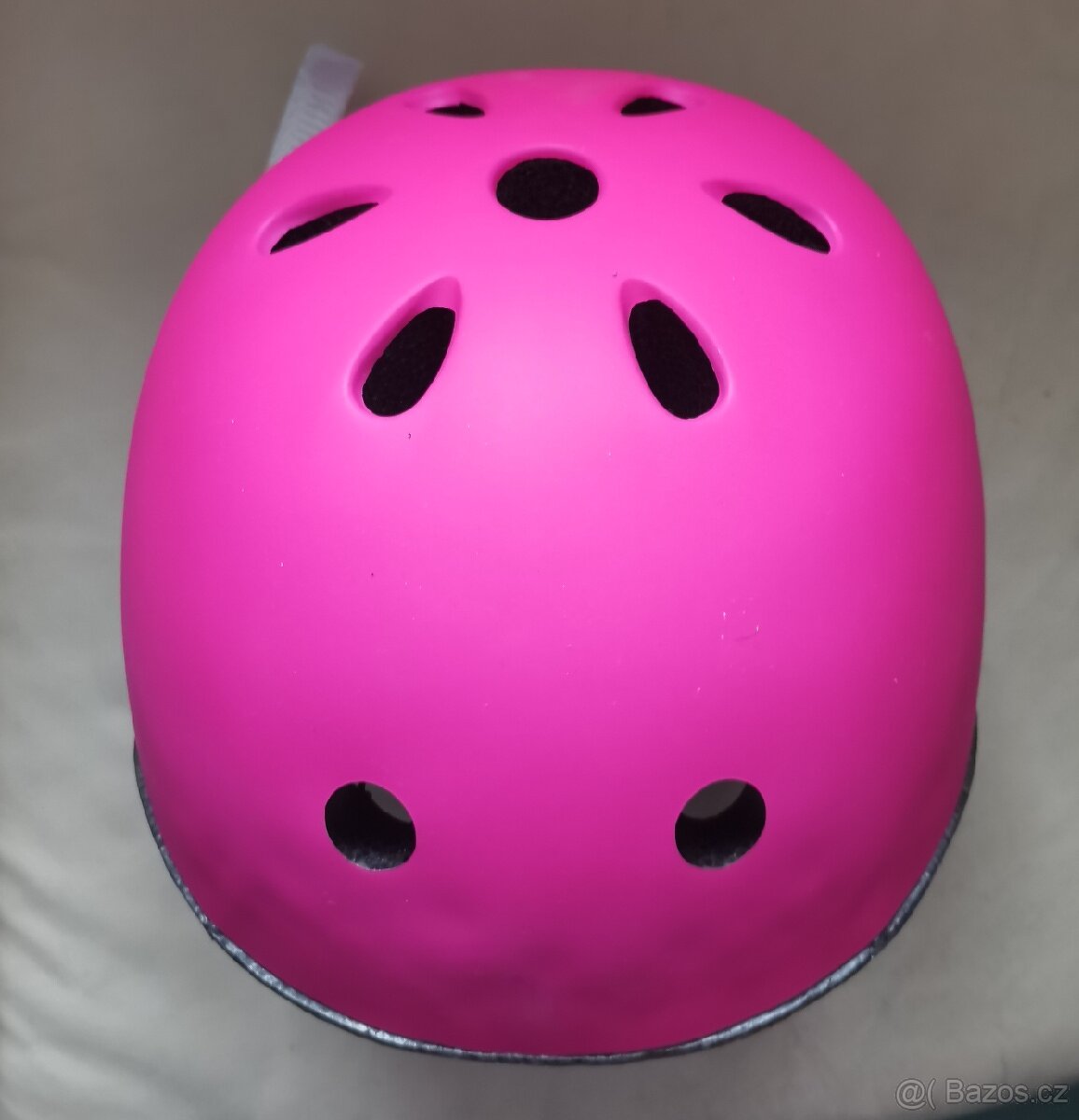 Vynikající dětská přilba na inline brusle, skate a další