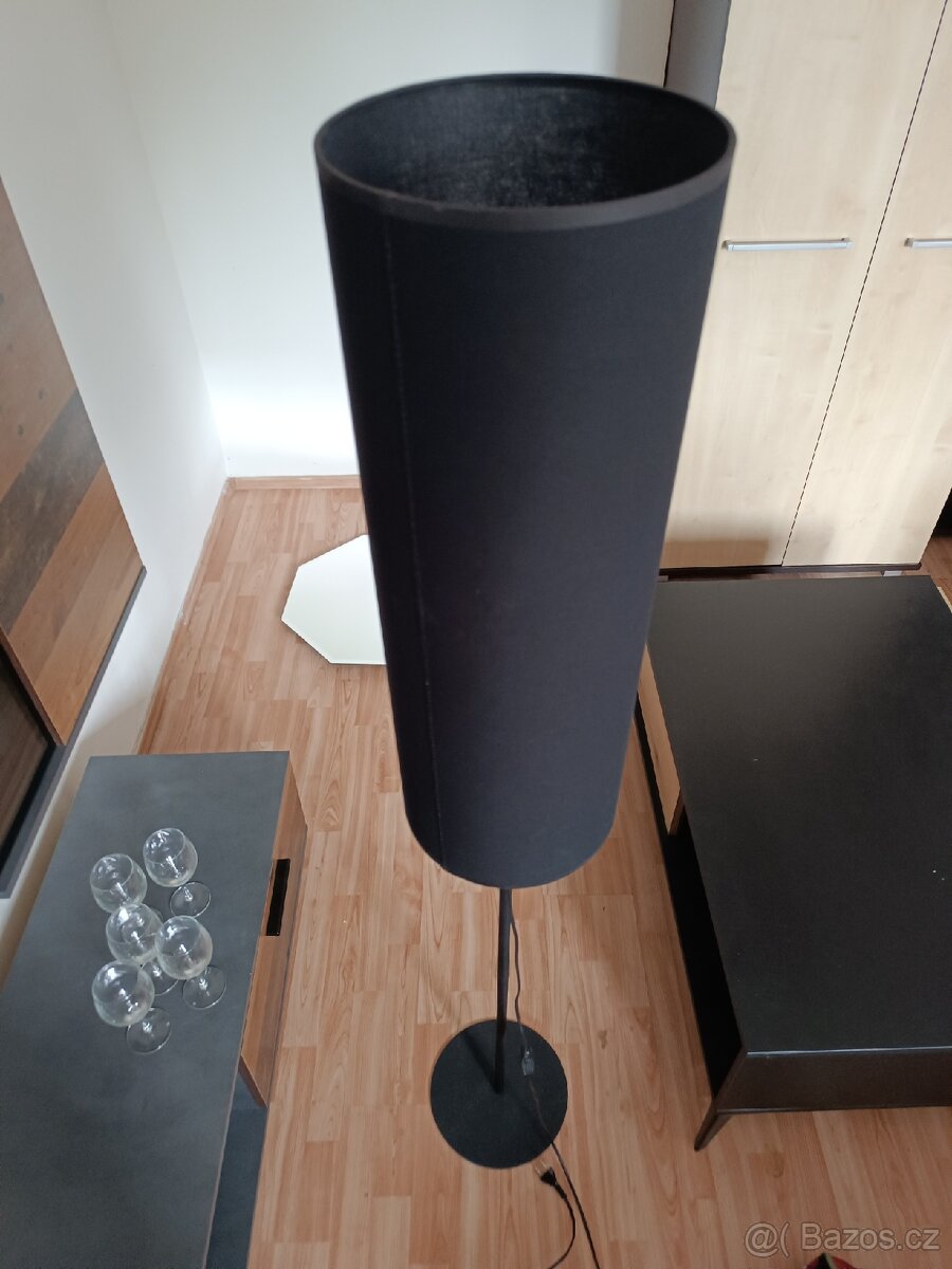 Lampa černá