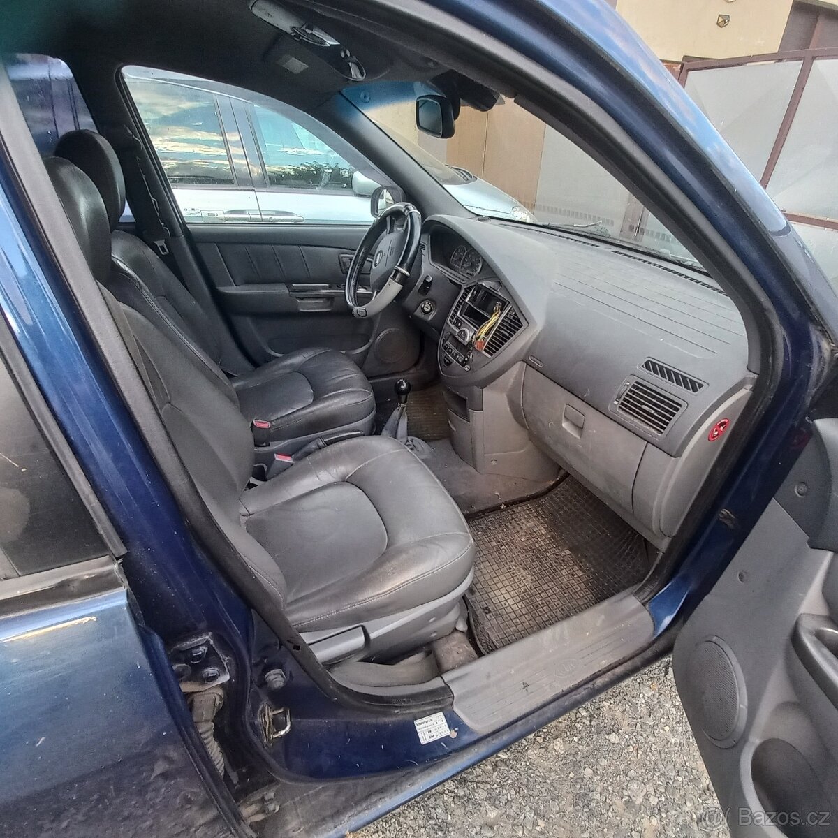 Kia carens