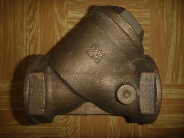 Filtr šikmý mosazný 2 1/2“ s nerezovým sítkem