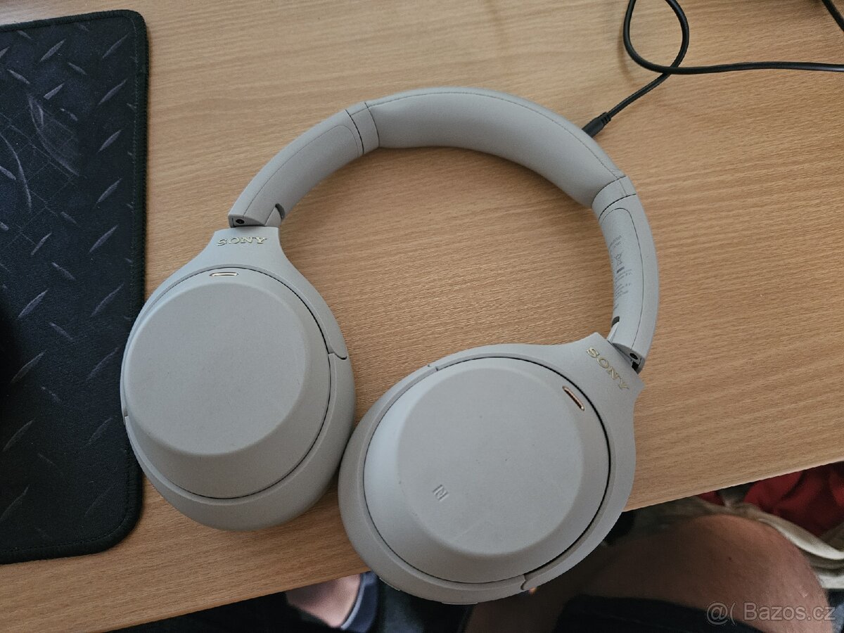 Sony WH-1000XM4 silver