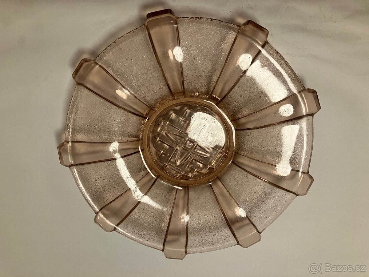 Stará skleněná mísa růžová