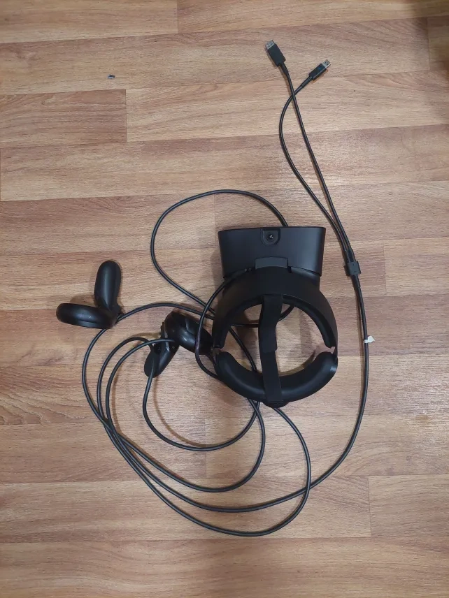 Oculus Rift S (poškozený)