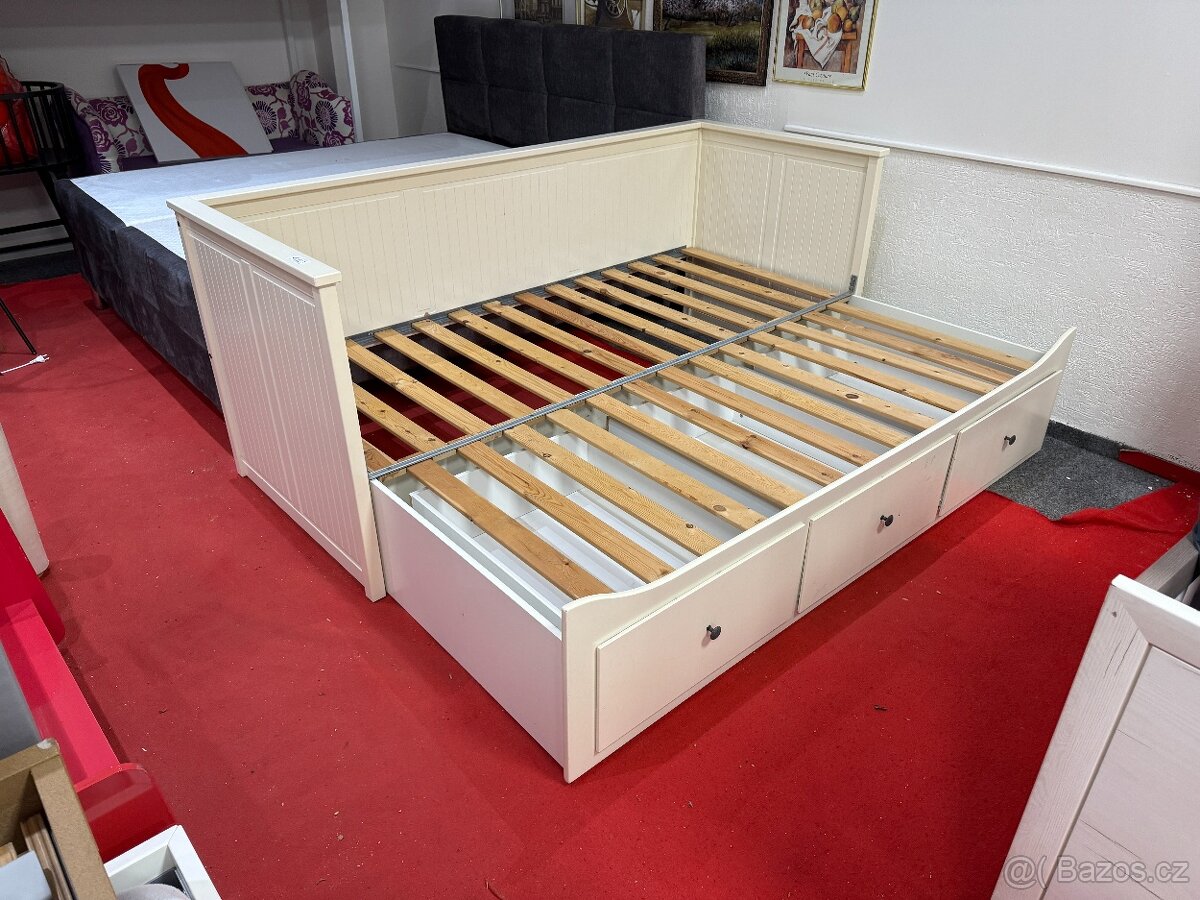 Rozkládací postel IKEA Hemnes s šuplíky
