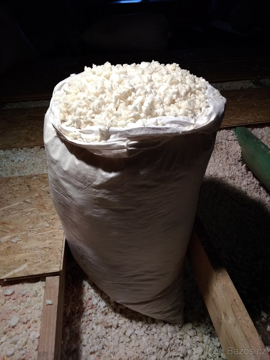 pěnová izolace polyuretan drcený