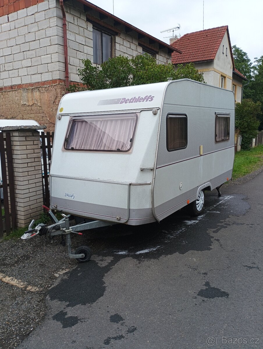 Dethleffs Family 380, předstan, 1000Kg