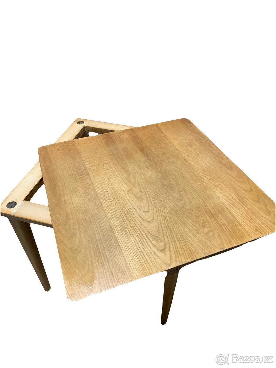 Rozkládací jídelní stůl po celkové renovaci– retro