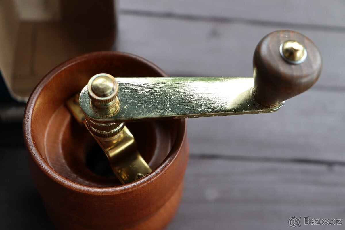 Ruční mlýnek na kávu Lodos Buclák