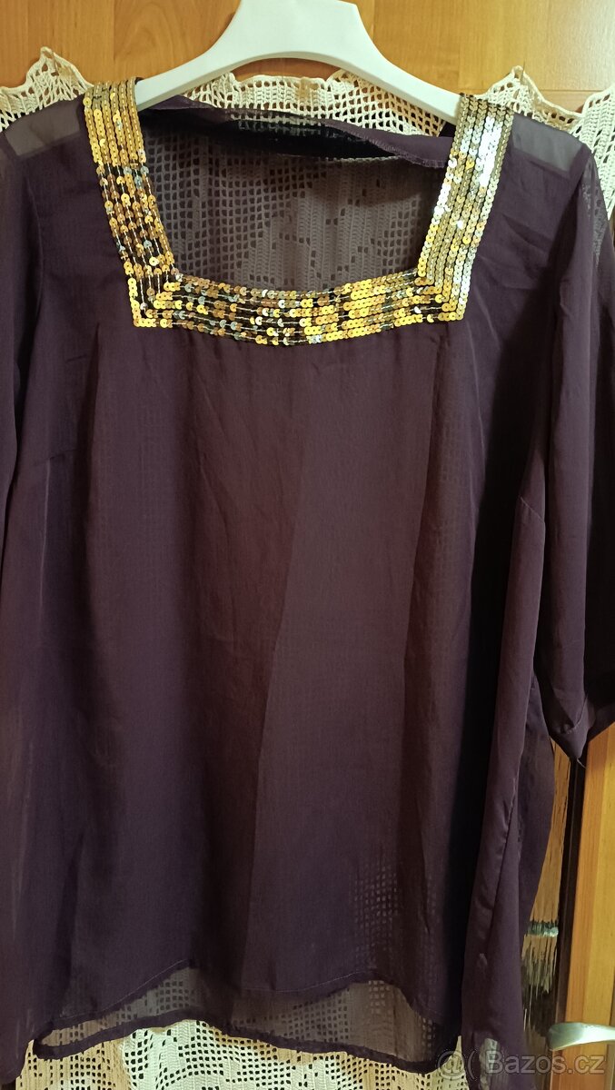 Fialová halenka s flitry vel 56