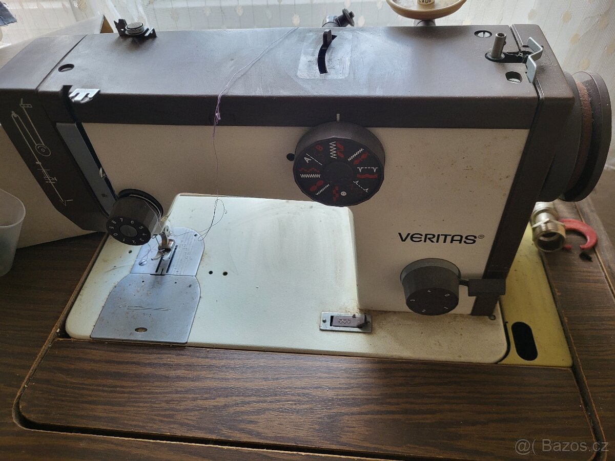 funkční elektrický šicí stroj VERITAS