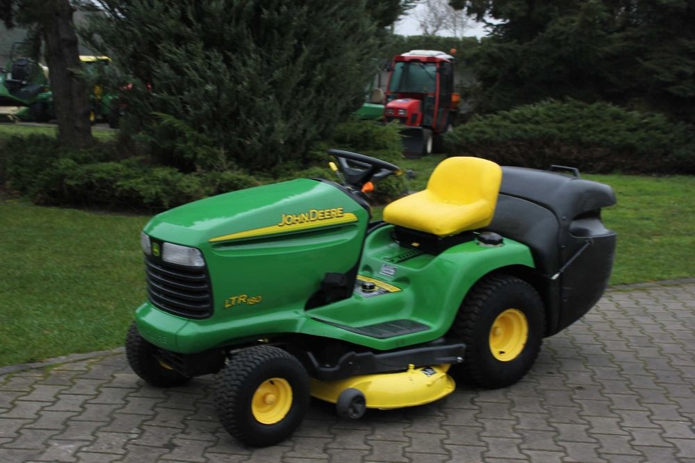 Zahradni traktor John Deere ltr180