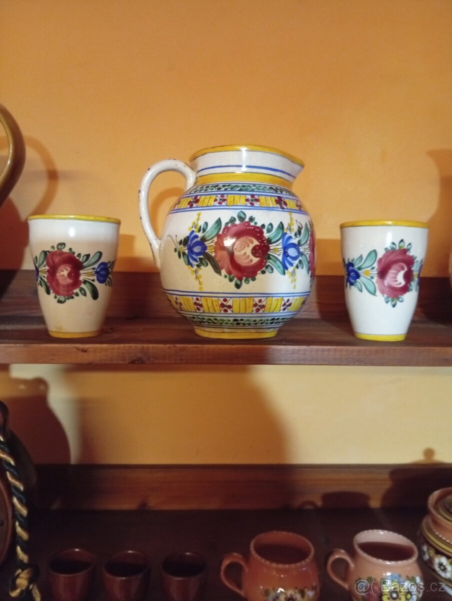 Prodám keramický džbánek se 2 sklenickama.