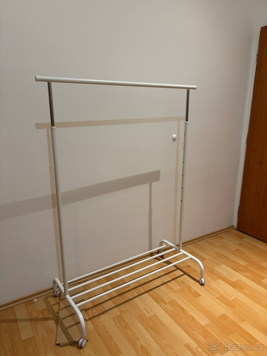 Stojan na oblečení IKEA