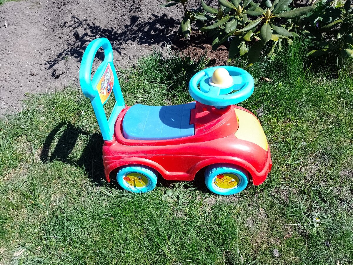 Autíčko odrážedlo