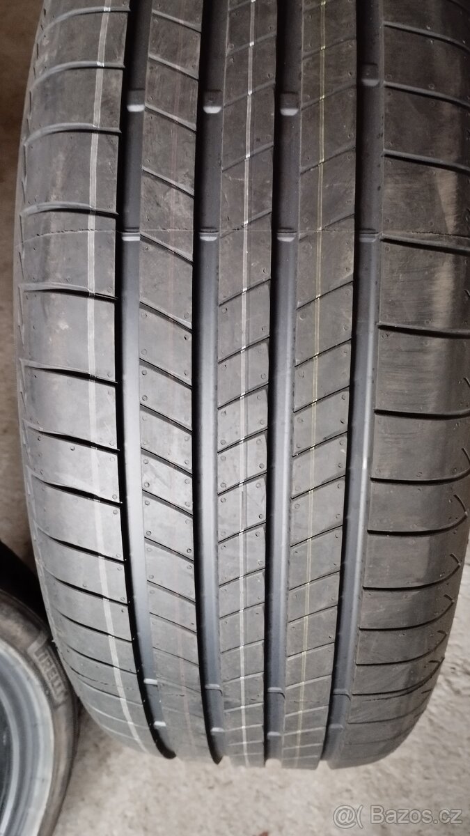 Letní pneu Bridgestone 235/50R20