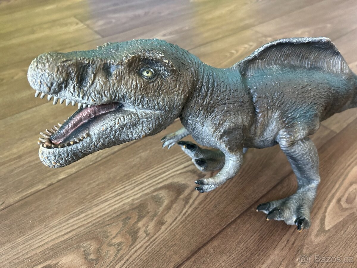 Spinosaurus, 62 cm délka