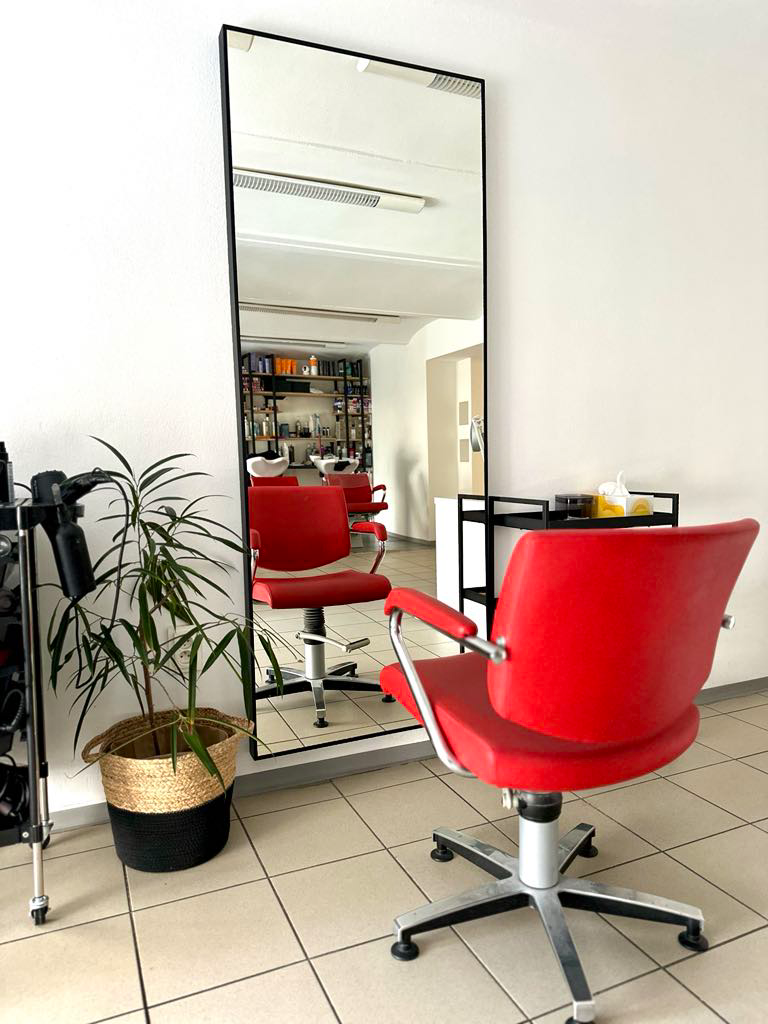 Kadeřnické křeslo v zavedeném salonu DEL VERO.SALON