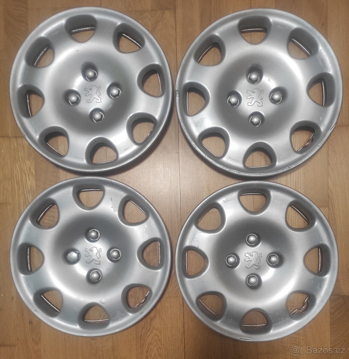 Sada 4 kusů poklic Peugeot (14")