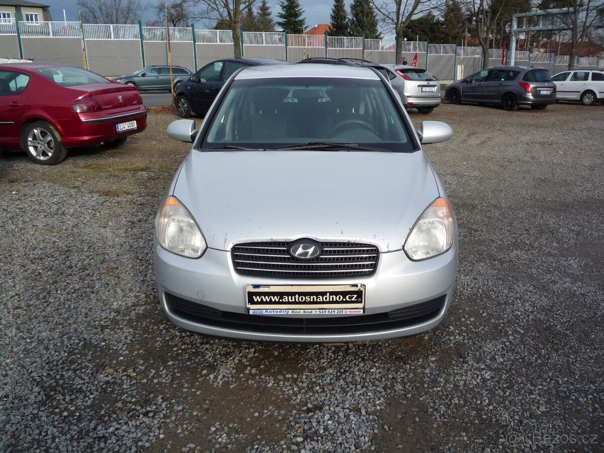 HYUNDAI ACCENT 1,4 I / 71,3 KW//TAŽNÉ ZAŘÍZENÍ