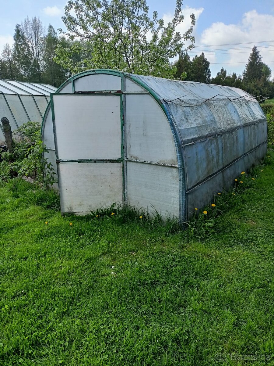 Polykarbonatovy sklenik