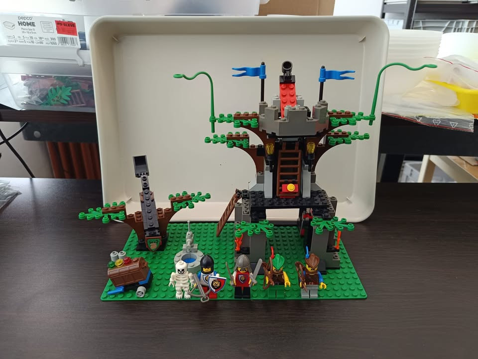 LEGO Castle 6046 Hemlock Stronghold