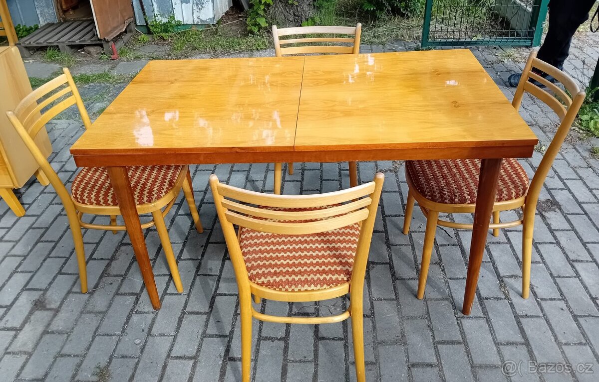STOLY A ŽIDLE