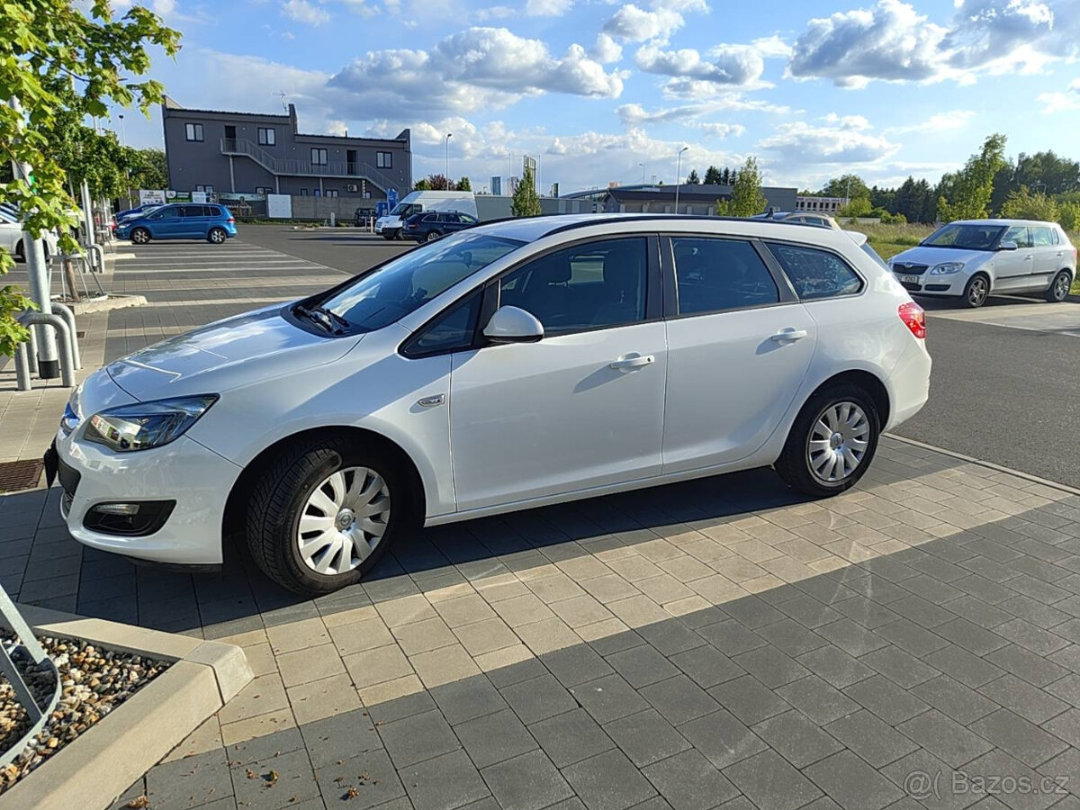 ASTRA SPORTS TOURER 1.6 Benzín - První majitel