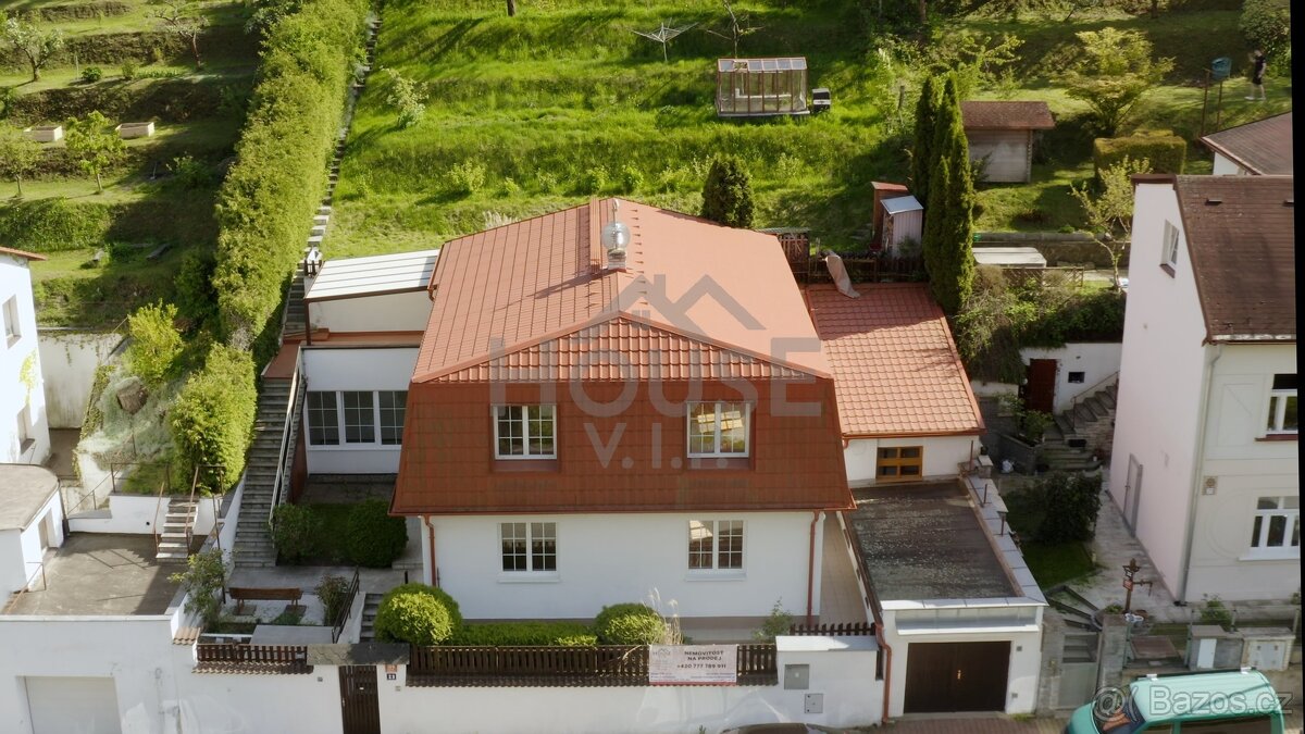 Prodej rodinného domu 204 m2 se zahradou 611 m2 - Praha 6 -