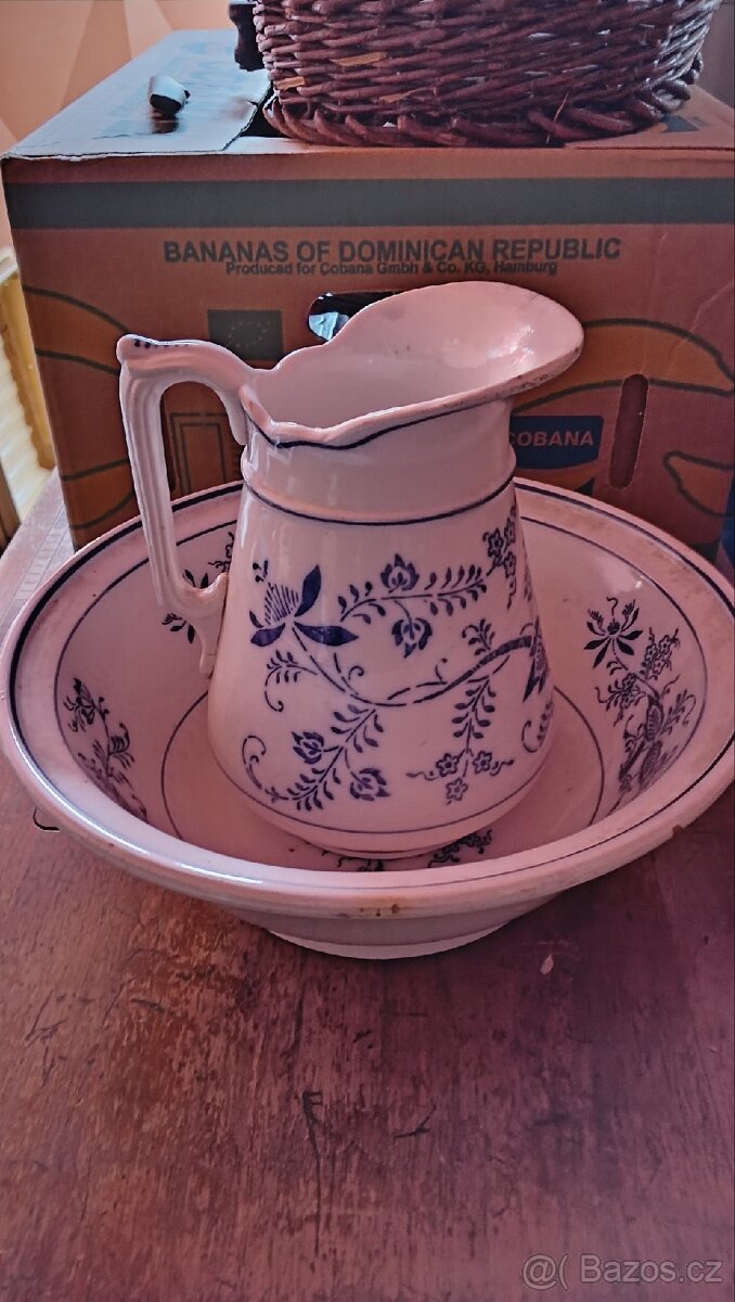 PORCELÁNOVÁ MYCÍ SOUPRAVA - CIBULÁK

