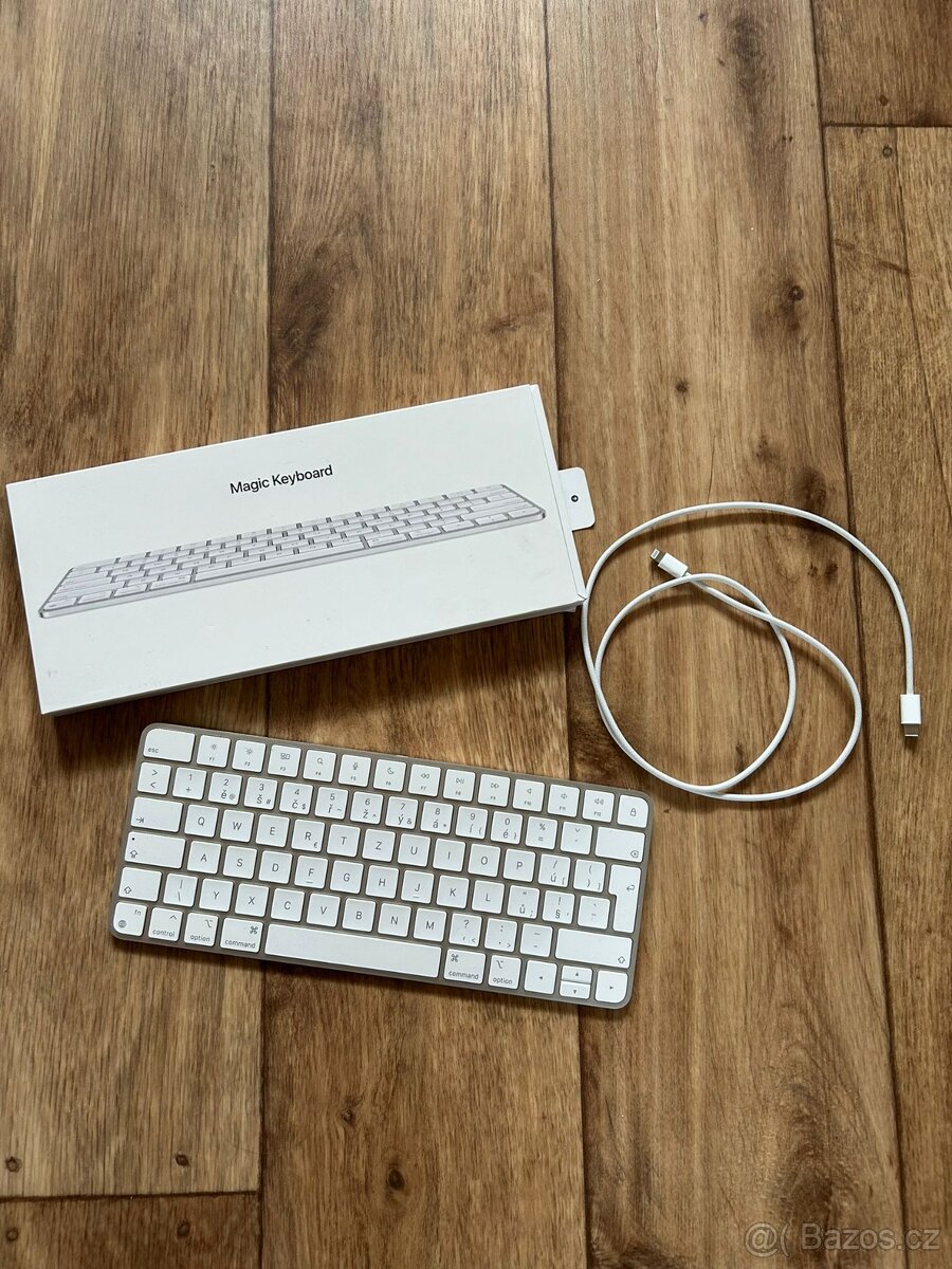 Apple klávesnice k iPadu Magic Keyboard (2021)