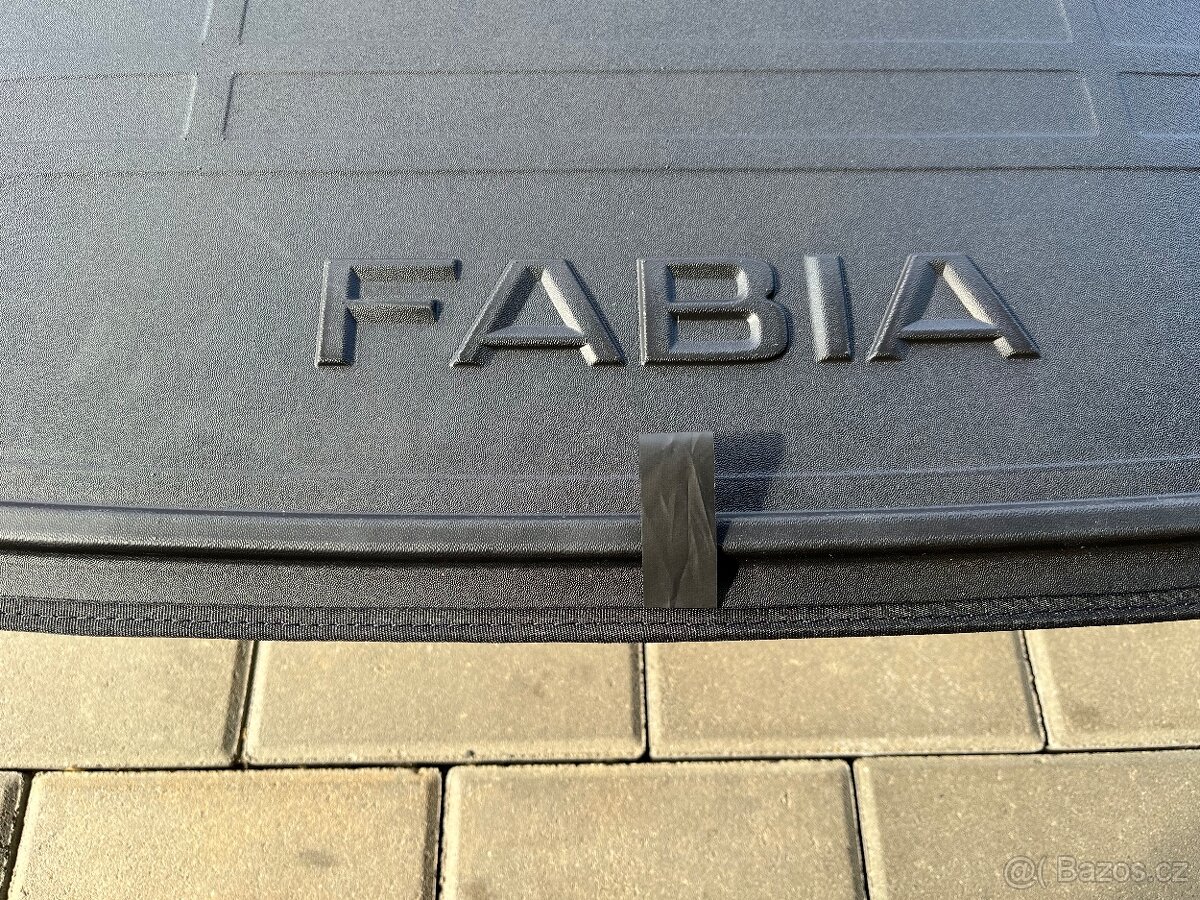 ŠKODA FABIA IV-OBOUSTRANNÝ KOBEREC DO KUFRU ORIGINAL