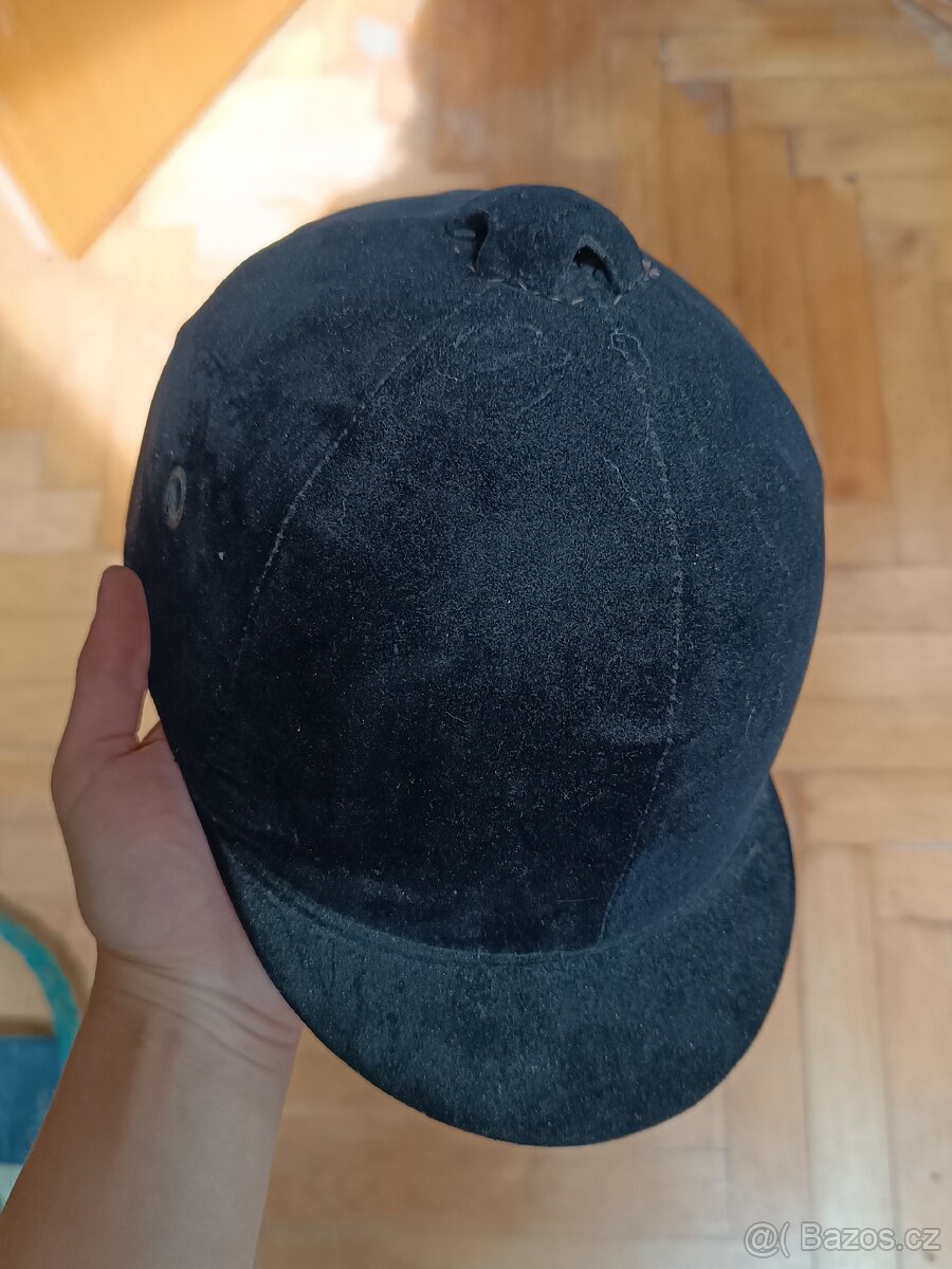 Jezdecká helma z Německa