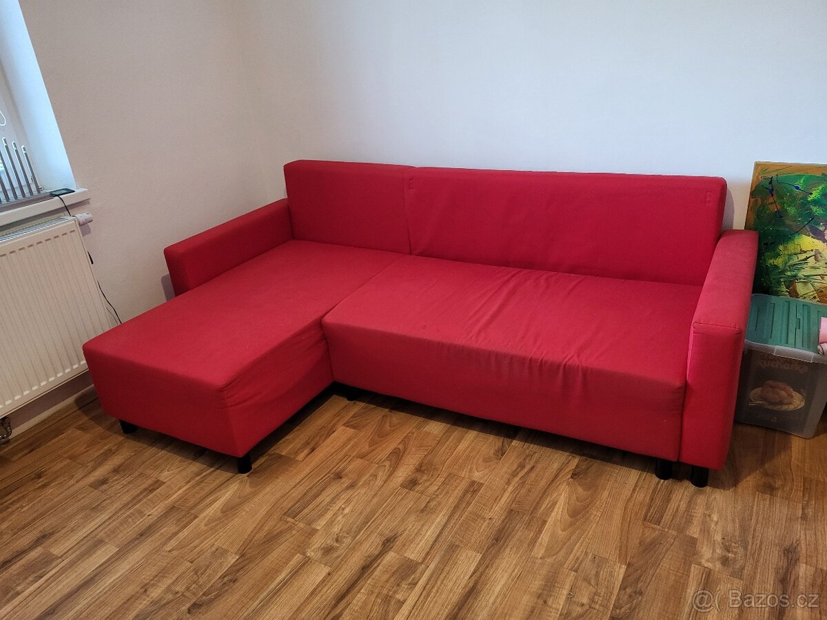 Ikea rozkládací rohová pohovka v červené barvě