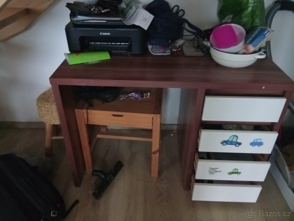 Psací stůl