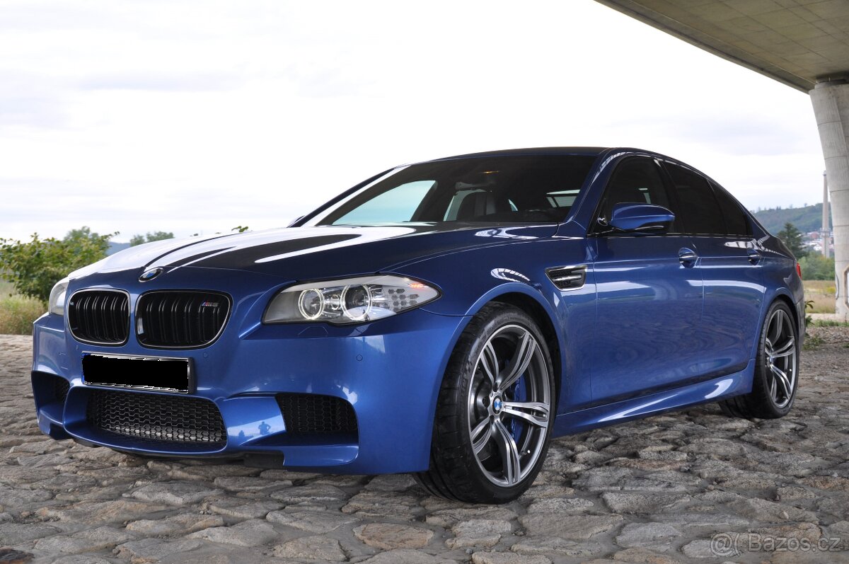 BMW M5 F10, 2012 – nový motor / turba
