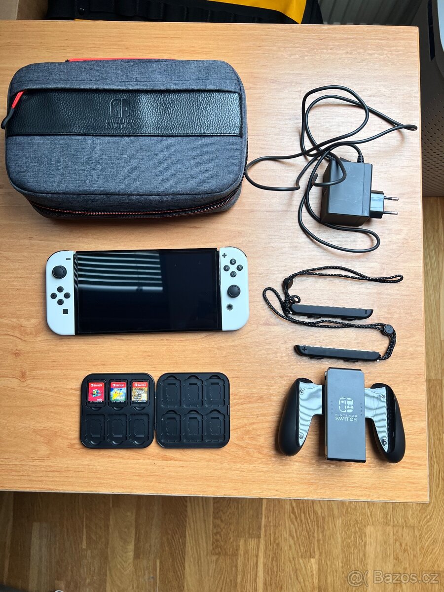 Nintendo Switch OLED + 3 hry