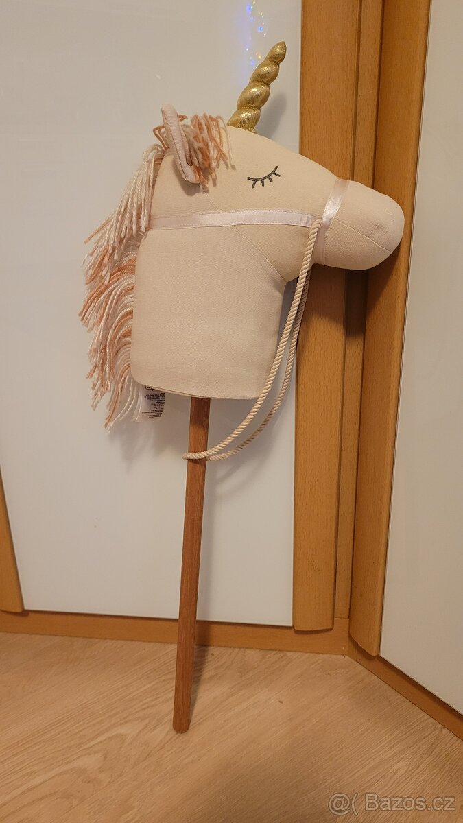 Jednorožec hračka (hobby horse)