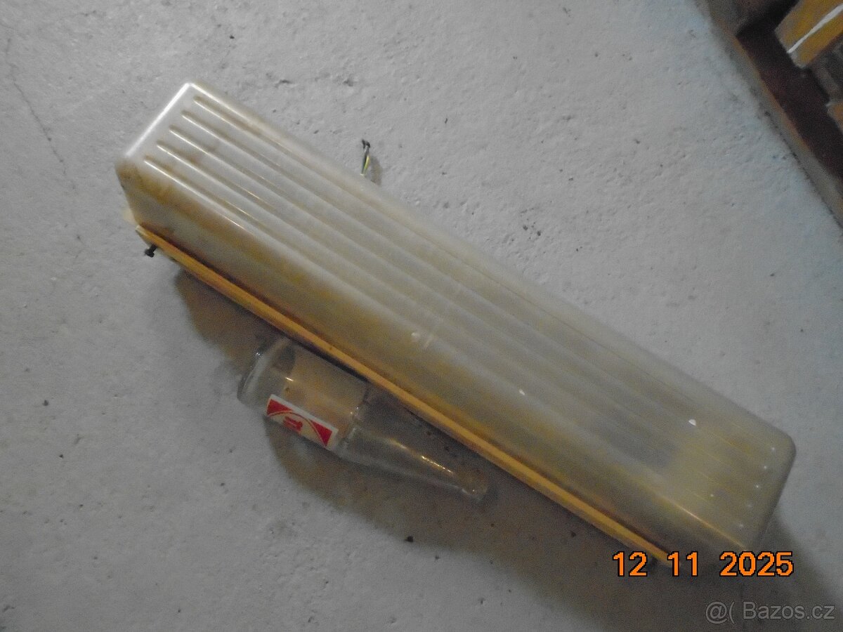 Retro světlo pod linku