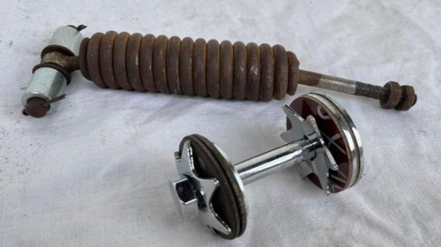 Jawa pérák - třecí tlumič, cel sedla koupím