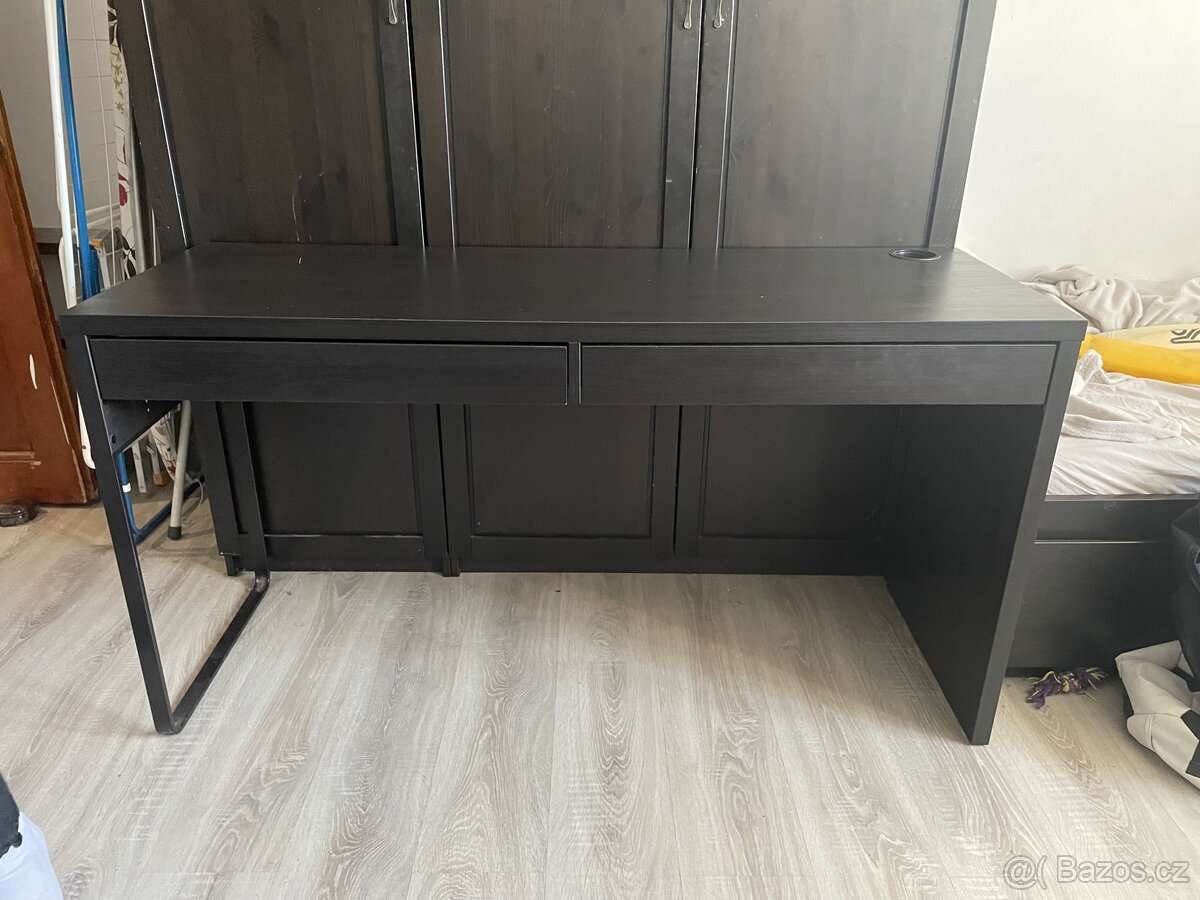 Psací stůl IKEA