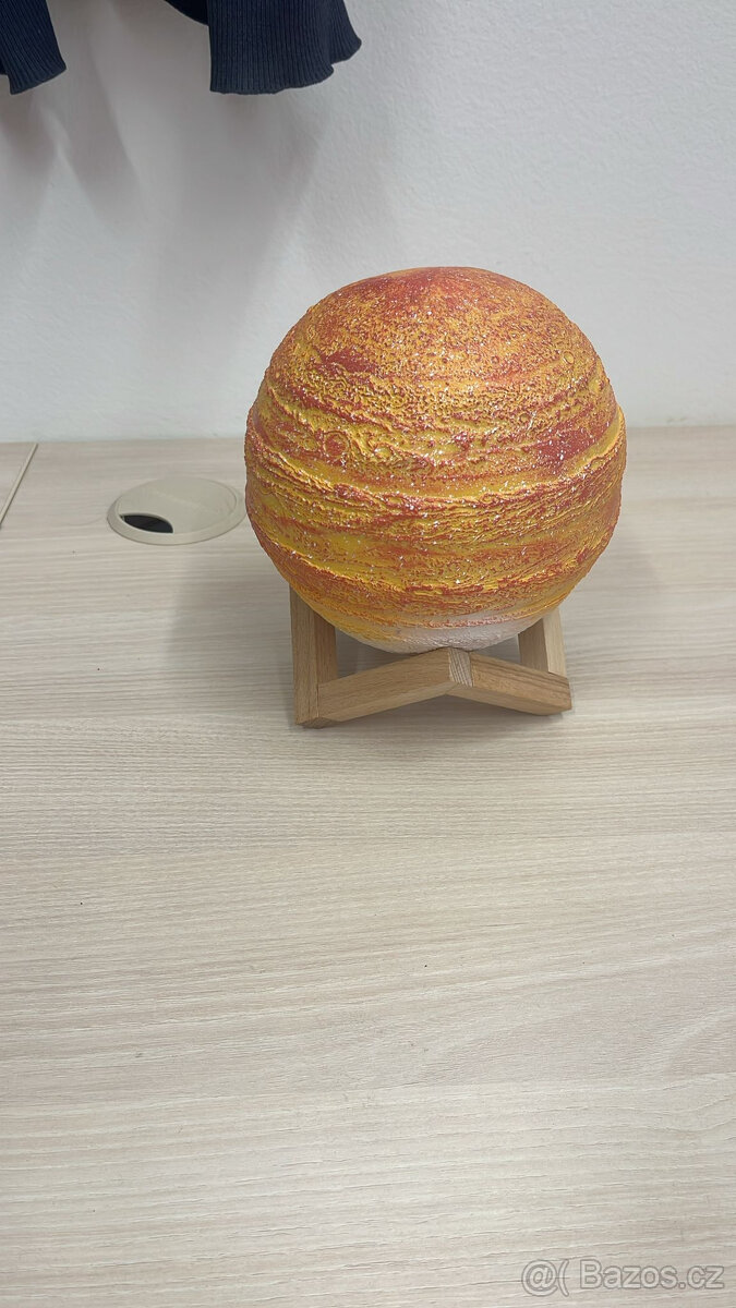 Lampička na baterii ve tvaru slunce