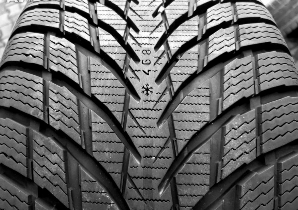 Sada nebo 2ks zimních pneu 235/45 R18:
