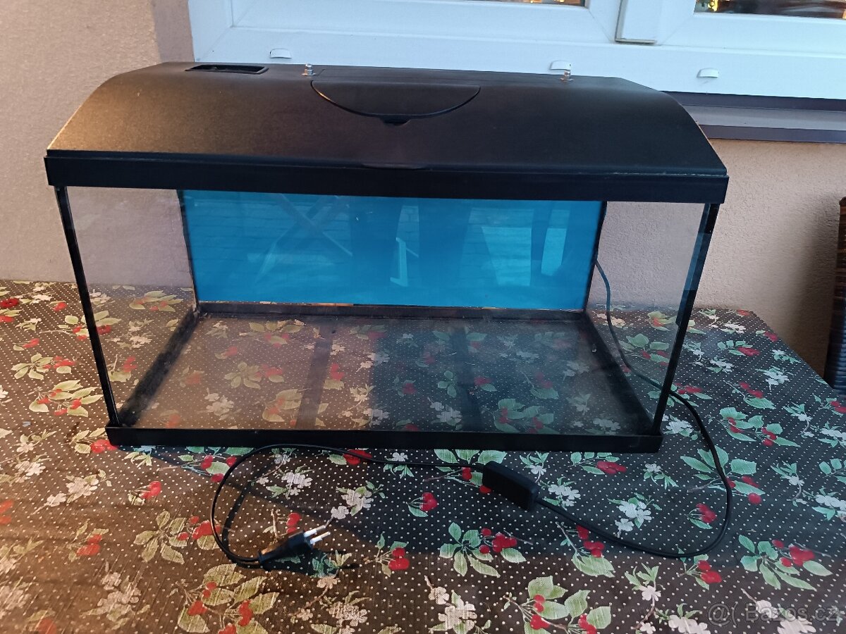 Akvárium včetně vybavení